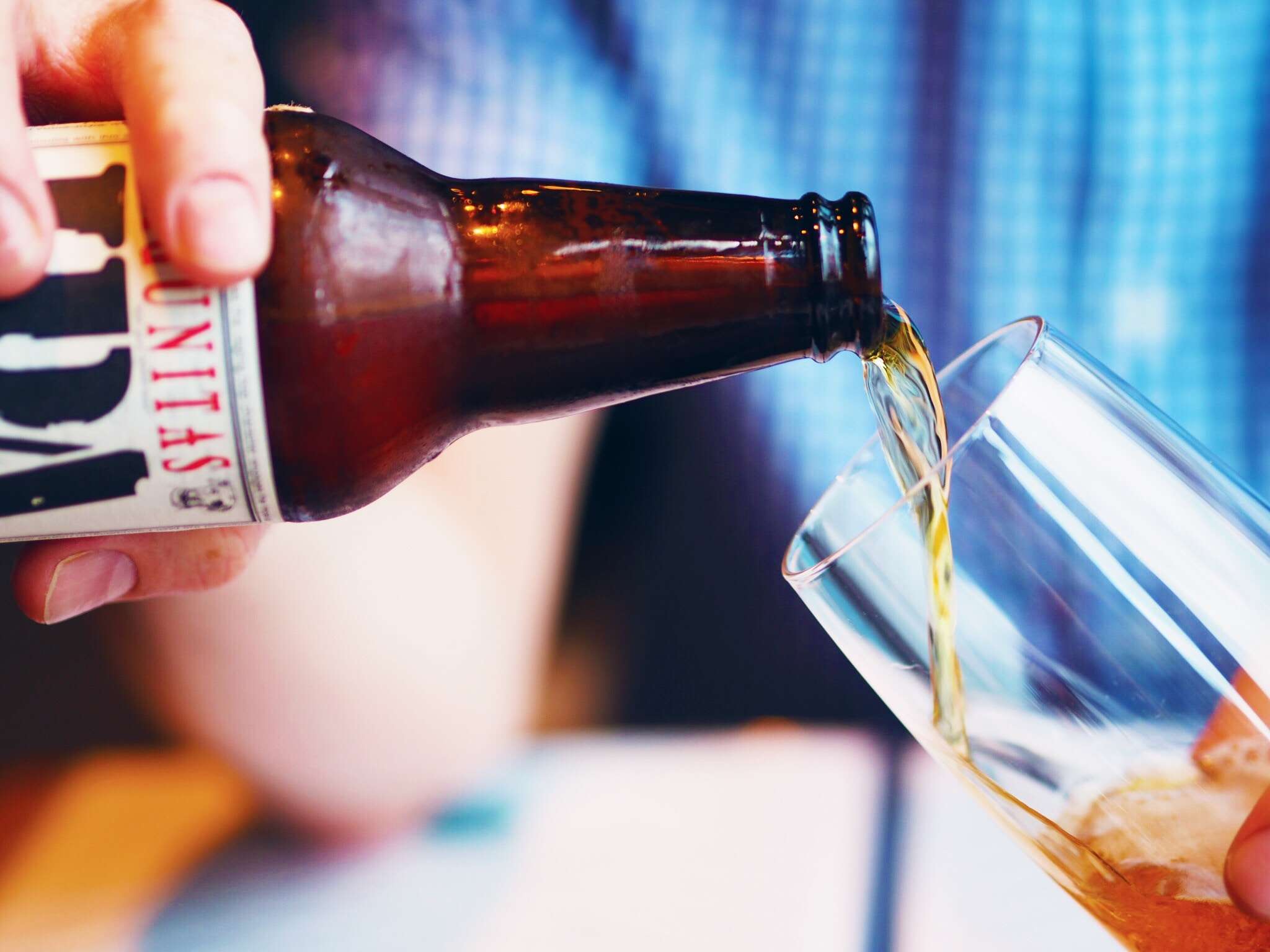 Uống rượu bia thế nào để không ảnh hưởng tình dục phái mạnh