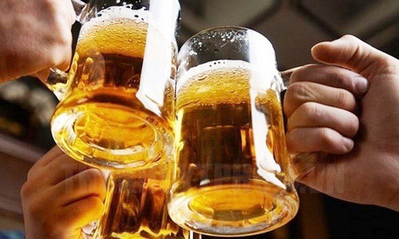 Nam giới uống rượu bia nhiều ngày Tết làm giảm khả năng đón Rồng Con