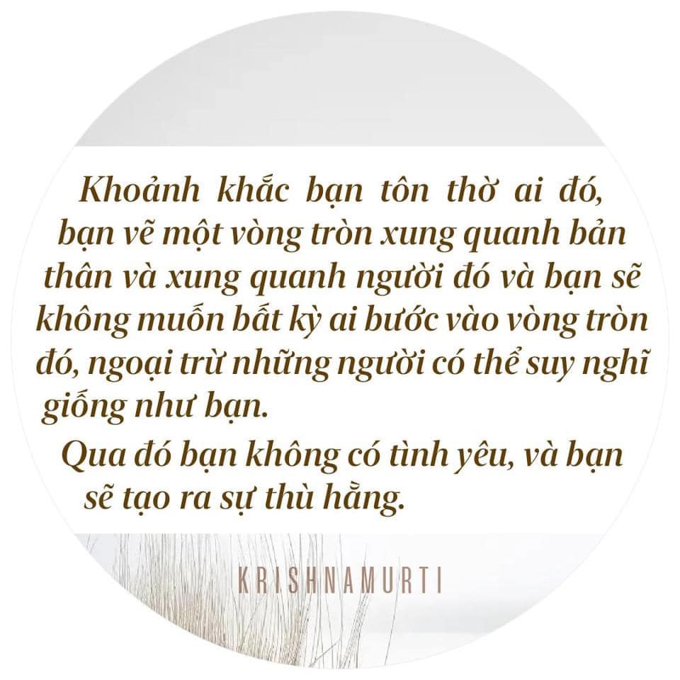 Khoảnh Khắc Bạn Tôn Thờ Ai Đó